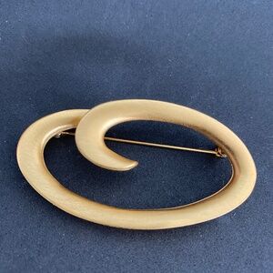 Vintage Anne Klein Matte Gold tone Swirl oval 1980's brooch